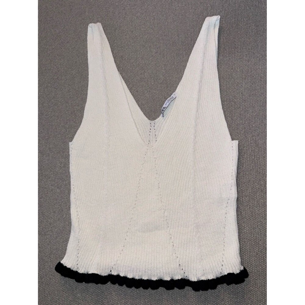 Zara size small White Knit V-Neck Tank with Black Scalloped Hem
